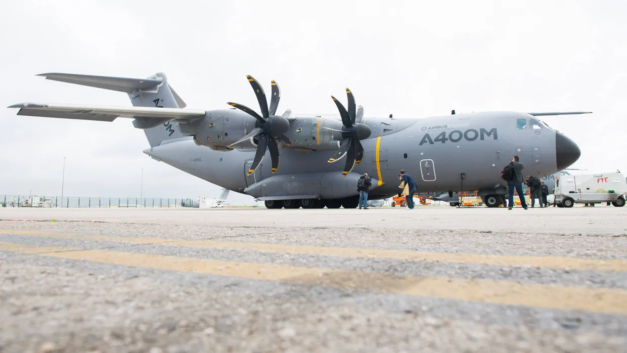 Der Airbus A400M auf dem Flughafen in Sevilla