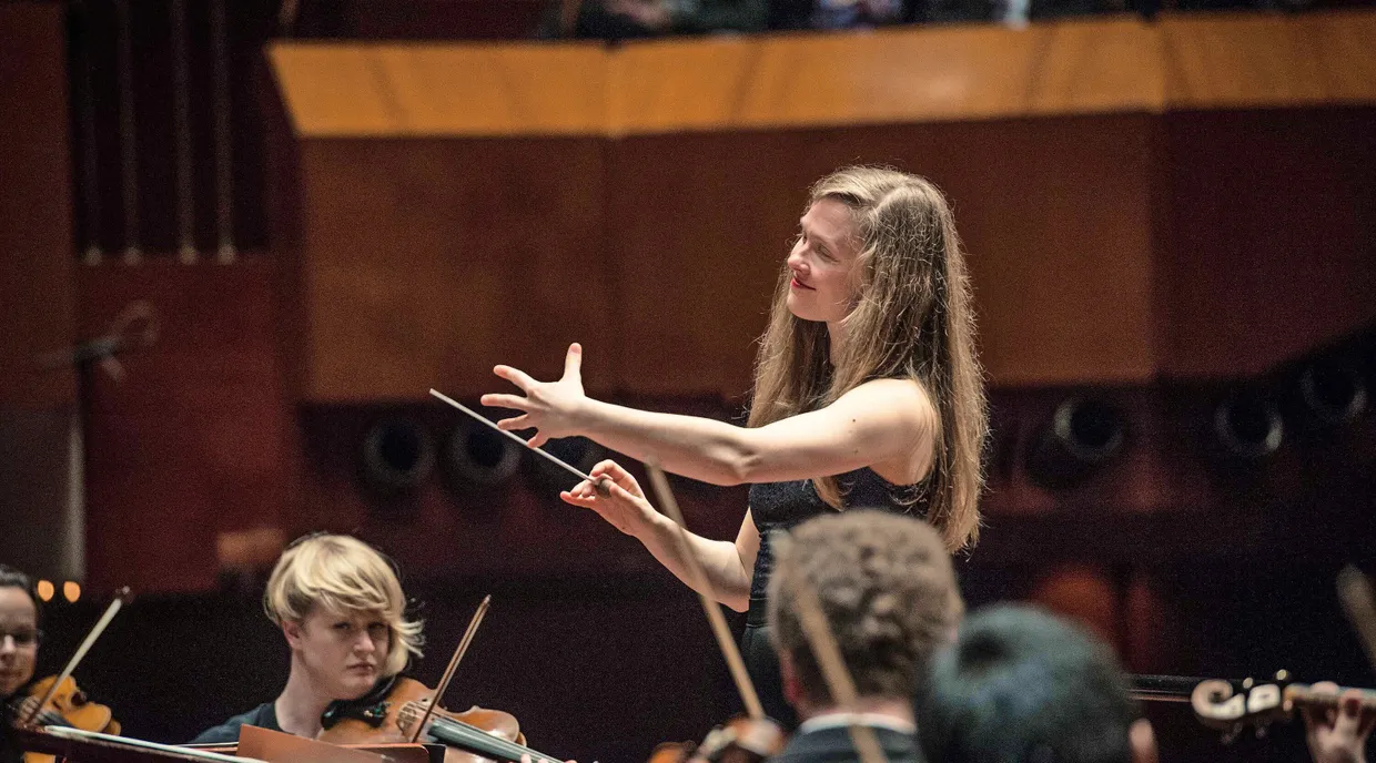 Ist am Pult des City of Birmingham Symphony Orchestra zu erleben: die designierte Chefdirigentin Mirga Grazinyté-Tyla