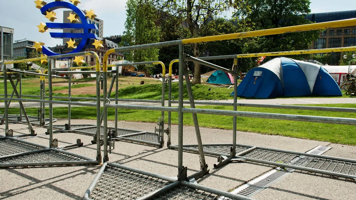 Noch alles ruhig: Nur die Sperrgitter vor dem Occupy-Camp lassen die vielleicht gewaltsamen Proteste ab Mittwoch erahnen.