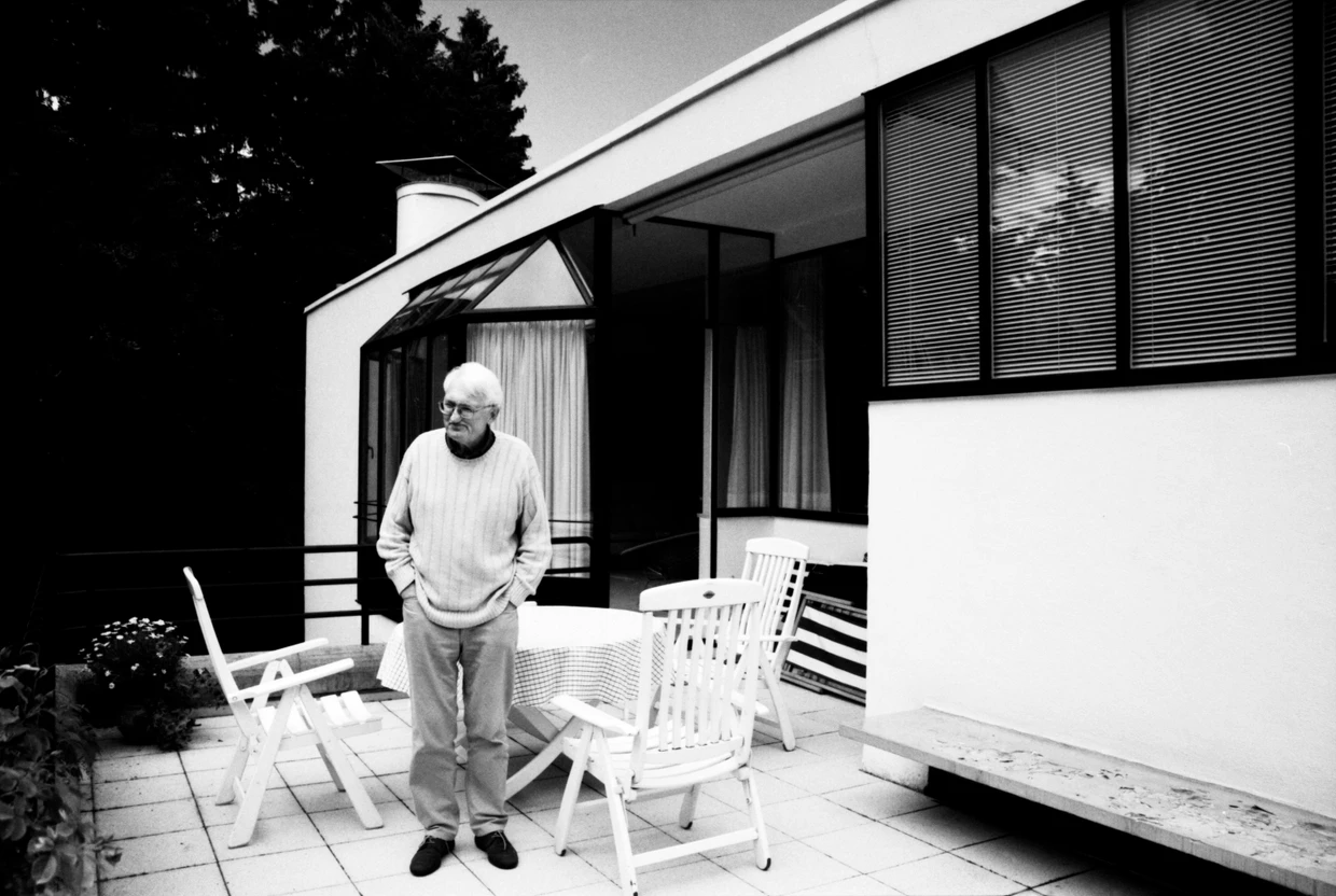 Jürgen Habermas am 4. Juni 1999 vor seinem Haus in Starnberg