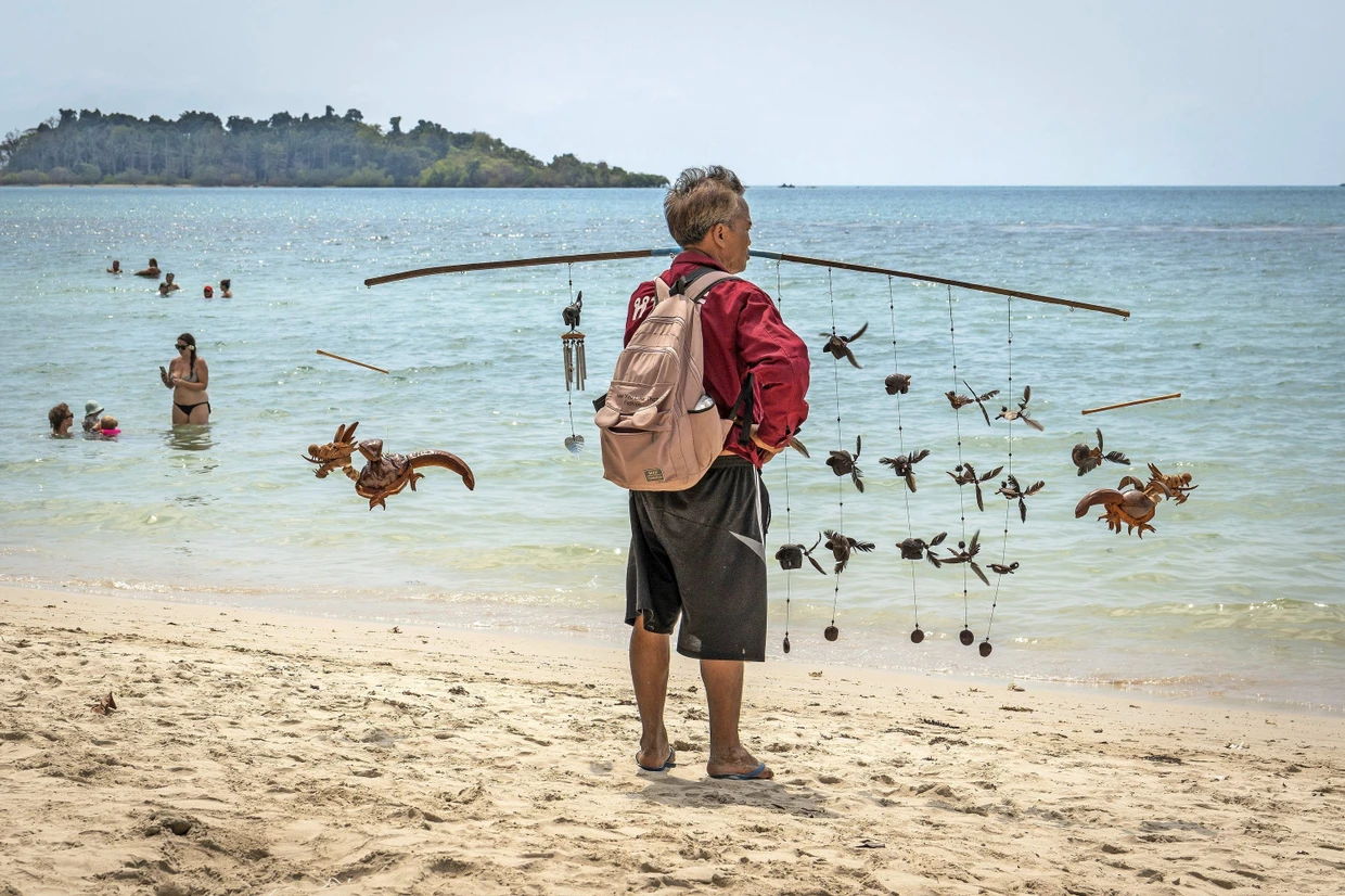 Fliegender Händler am Strand von Koh Chang