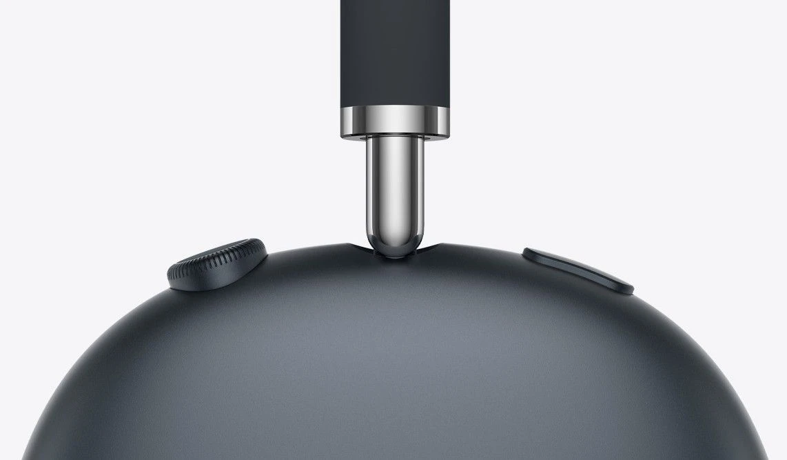 An der rechten Muschel befinden sich die Digital Crown und eine Taste.