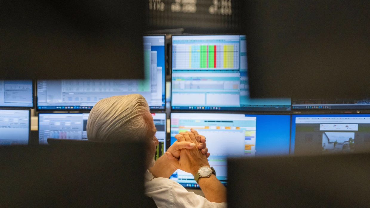 Grübeln: An der Frankfurter Börse hat der Dax nach dem Renditeanstieg der Bundesanleihen etwas nachgegeben, sich aber schnell wieder erholt.