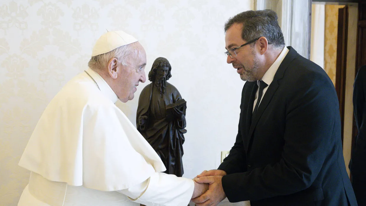 Hoffnungsvolle Begegnung: Der ukrainische Vatikanbotschafter Andrij Jurasch am Samstag mit Papst Franziskus in Rom