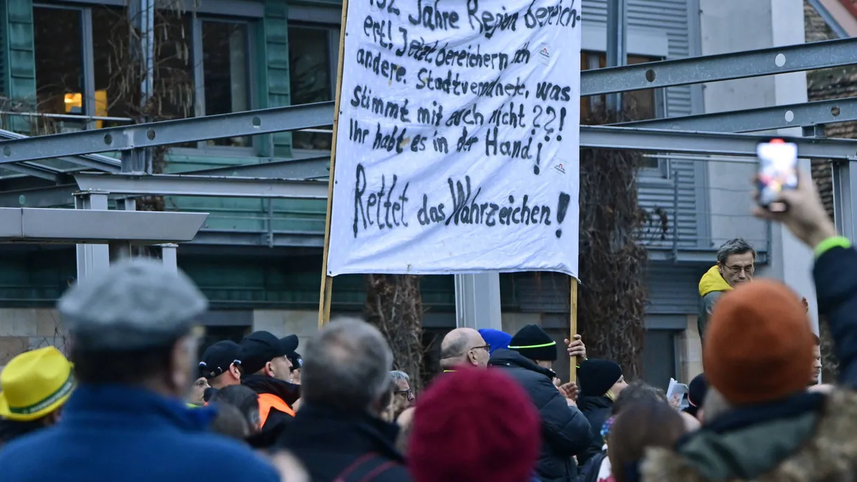 Proteste der Beschäftigten: Die Marke Pfungstädter soll erhalten bleiben, doch den Brauereiangestellten wurde gekündigt.