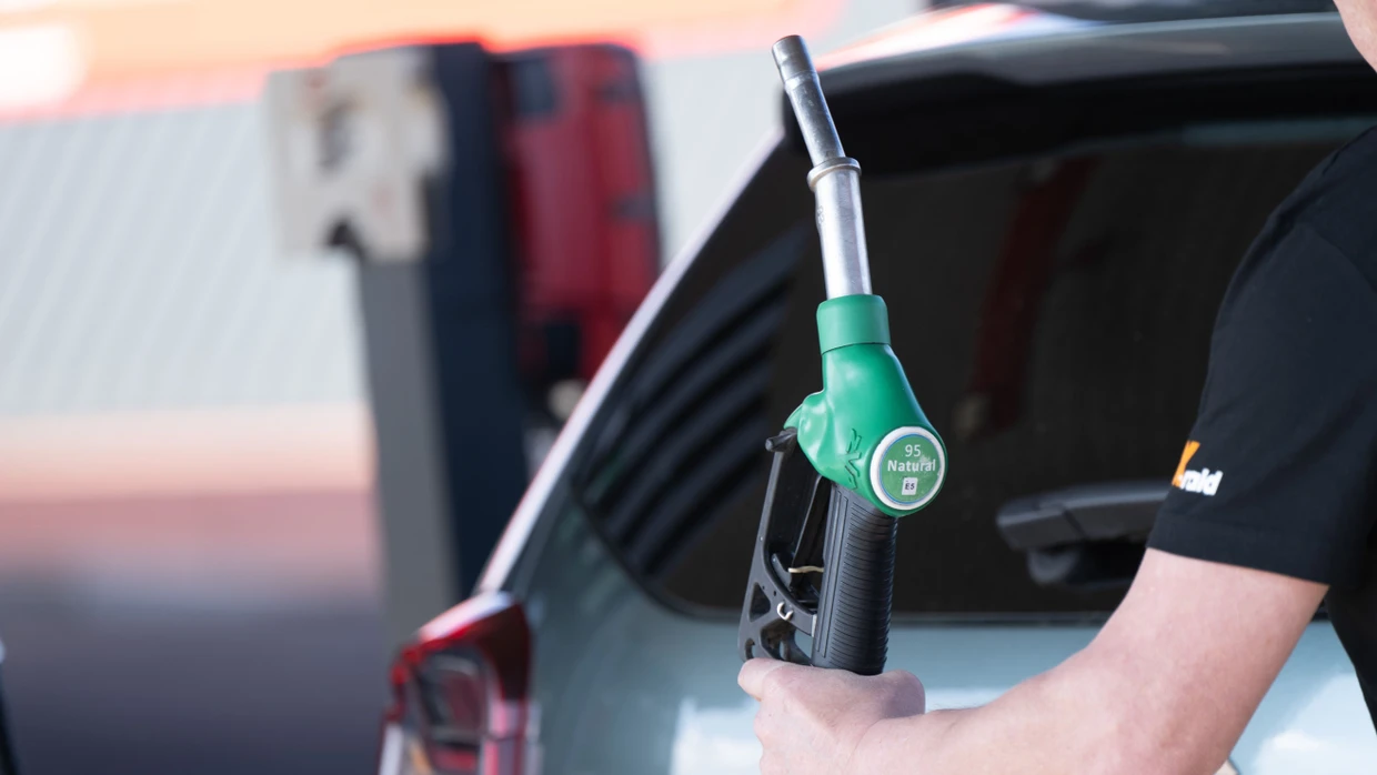 Teures Benzin: Durch eine Änderung des Kartellrechts sollen die Spritpreise im Zaum gehalten werden.