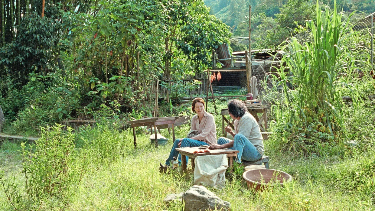 Tilda Swinton und Elkin Díaz in dem Film „Memoria“.