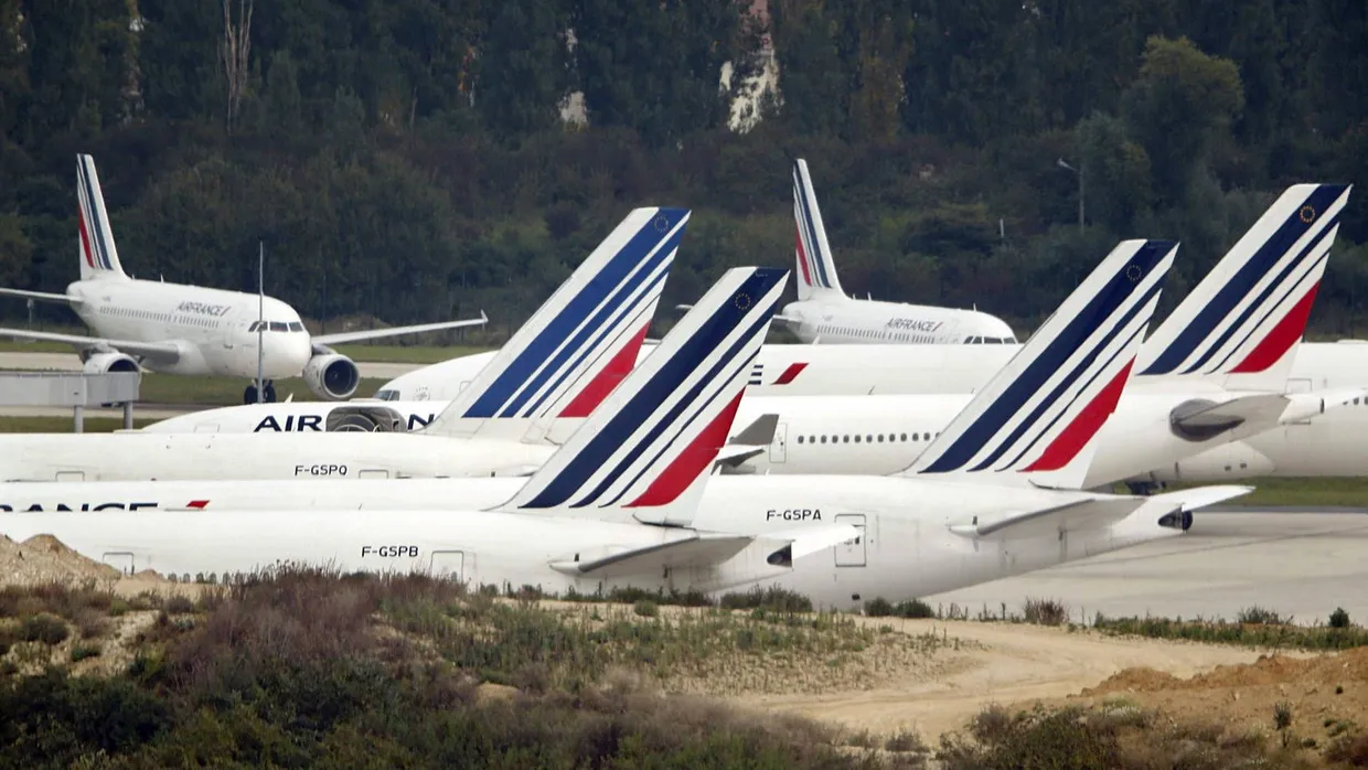 Diese Air-France-Flugzeuge stehen auf dem Rollfeld des Pariser Flughafens Charles de Gaulle.