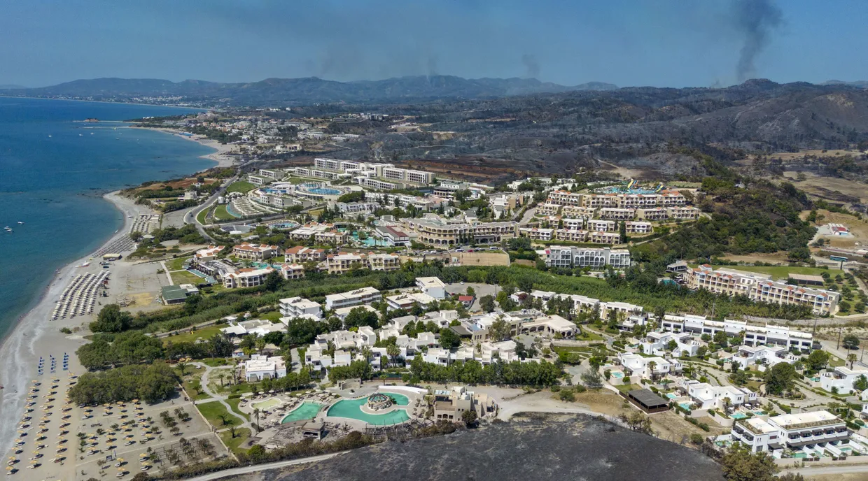 Im Ort Kiotari auf Rhodos war das Feuer vor Kurzem bis an die Hotels am Strand vorgedrungen.