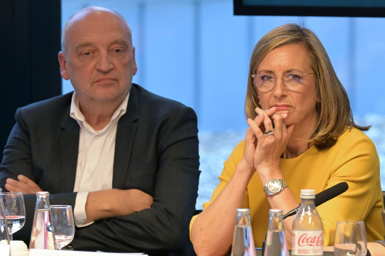 Robert Skuppin und die RBB-Intendantin Ulrike Demmer bei einer Sitzung des Rundfunkrats.
