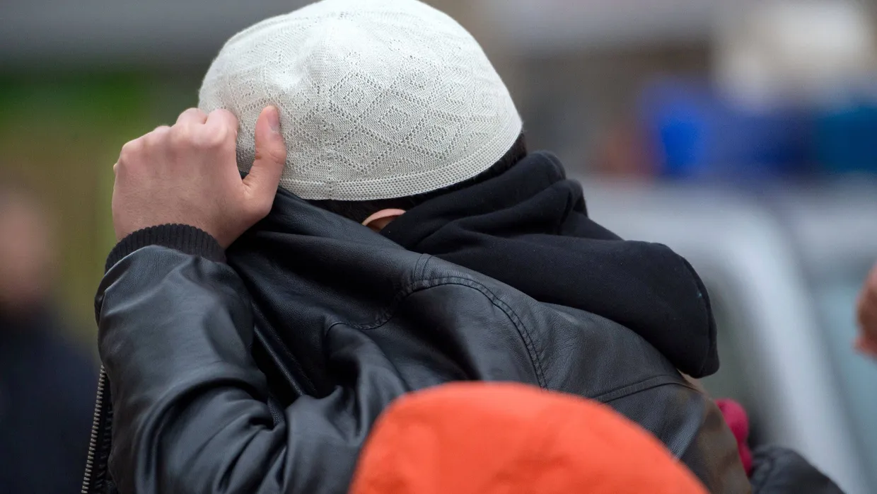 Ein Mann aus dem Umfeld der Koran-Verteilaktion „Lies“ in Frankfurt (Symbolbild)