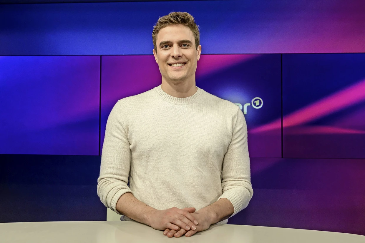 In Cremeweiß: Constantin Schreiber im Januar bei „Maischberger“