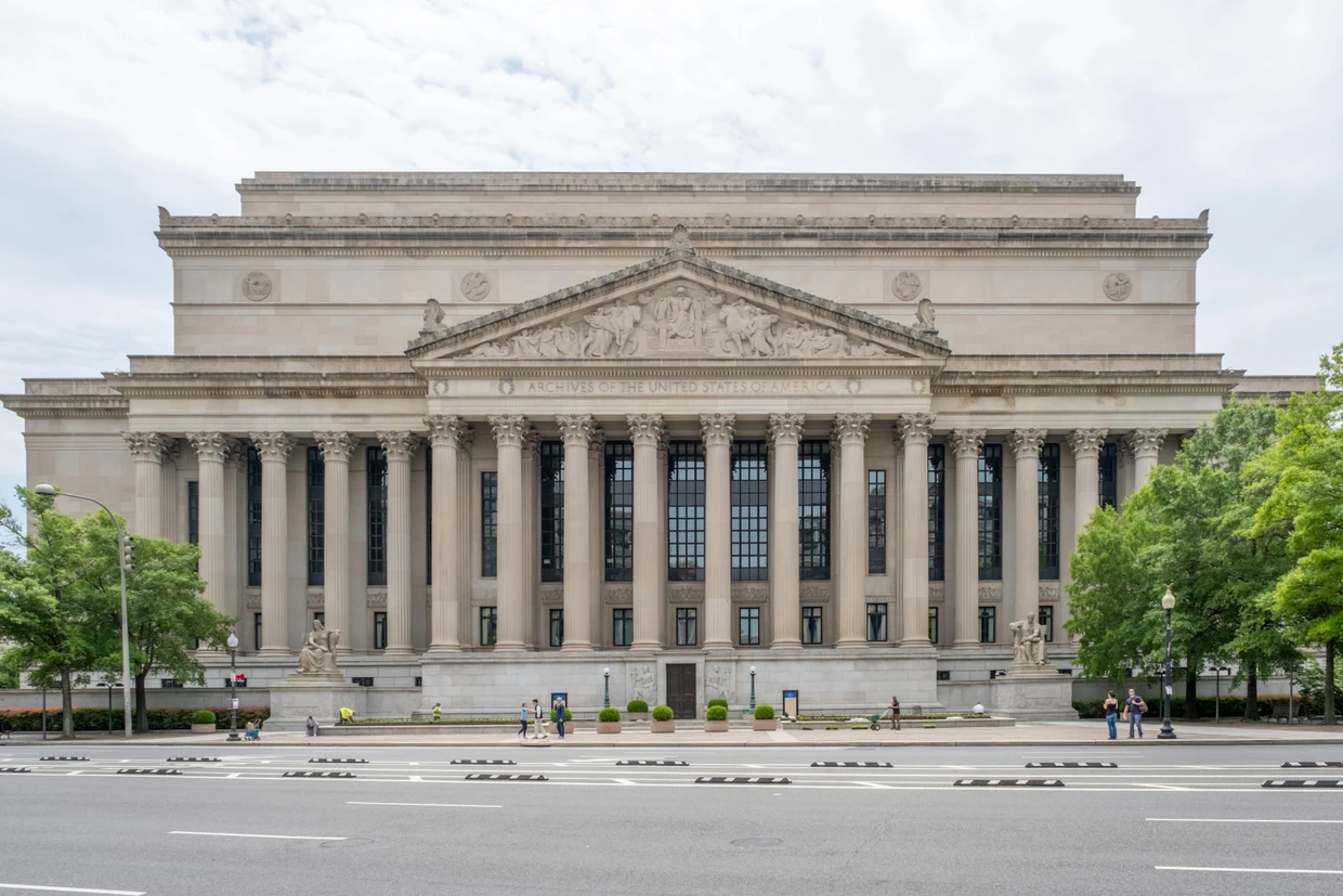 Das Gebäude des National Archives in Washington, D.C.