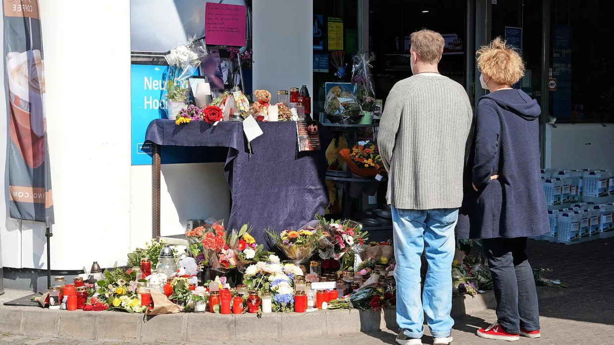Andenken an das Opfer: In dieser Tankstelle in Idar-Oberstein wurde der Student Alexander W. erschossen, weil der Täter keine Maske tragen wollte.
