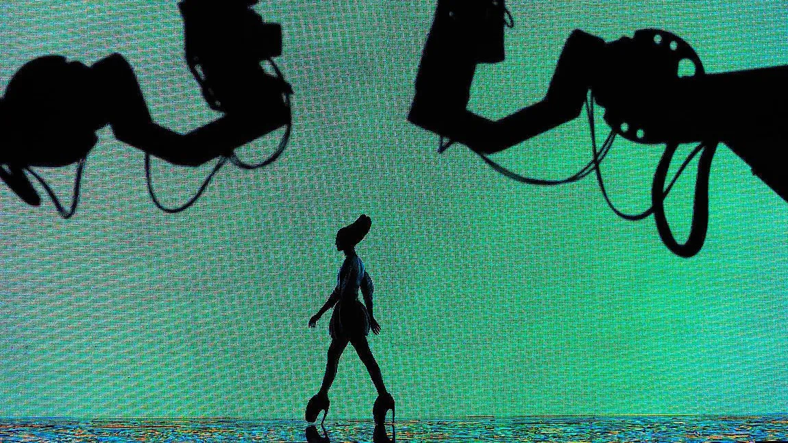 Außerirdisch: Alexander McQueens letzte Schau „Plato’s Atlantis“ treibt im Oktober 2009 seinen Inszenierungswillen auf die Spitze.