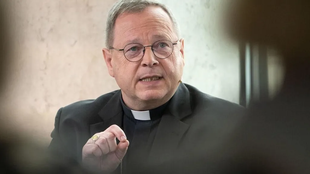 Als Vorsitzender der Bischofskonferenz trägt Georg Bätzing eine besondere Verantwortung für den Umgang mit Belästigung und Missbrauch.
