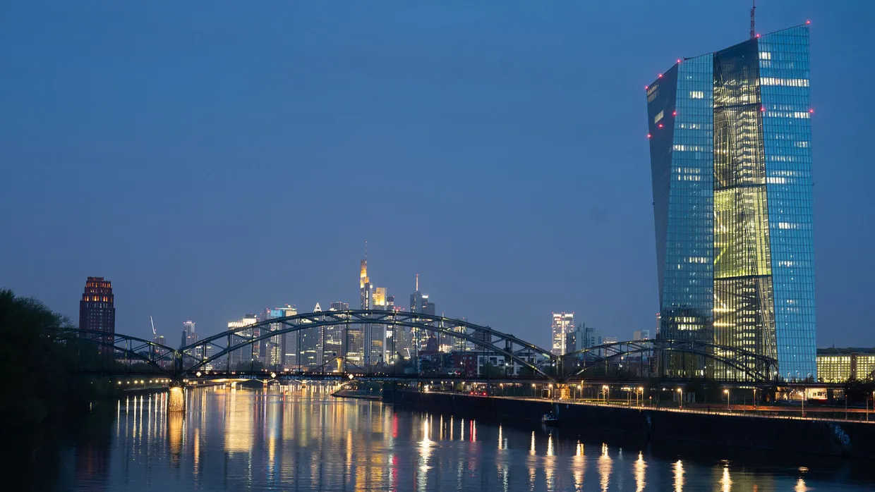 Die Wacht am Main: Zentrale der Europäischen Zentralbank in Frankfurt