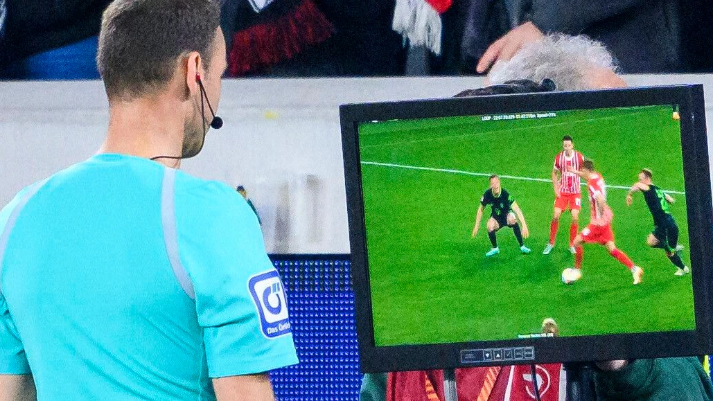 Der Videobeweis hat auch acht Jahre nach seiner Einführung Akzeptanzprobleme.