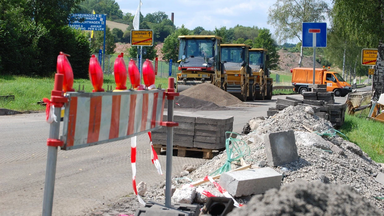 Pause: Wegen Geldmangels werden viele Landesstraßen nicht im notwendigen Maß gepflegt.