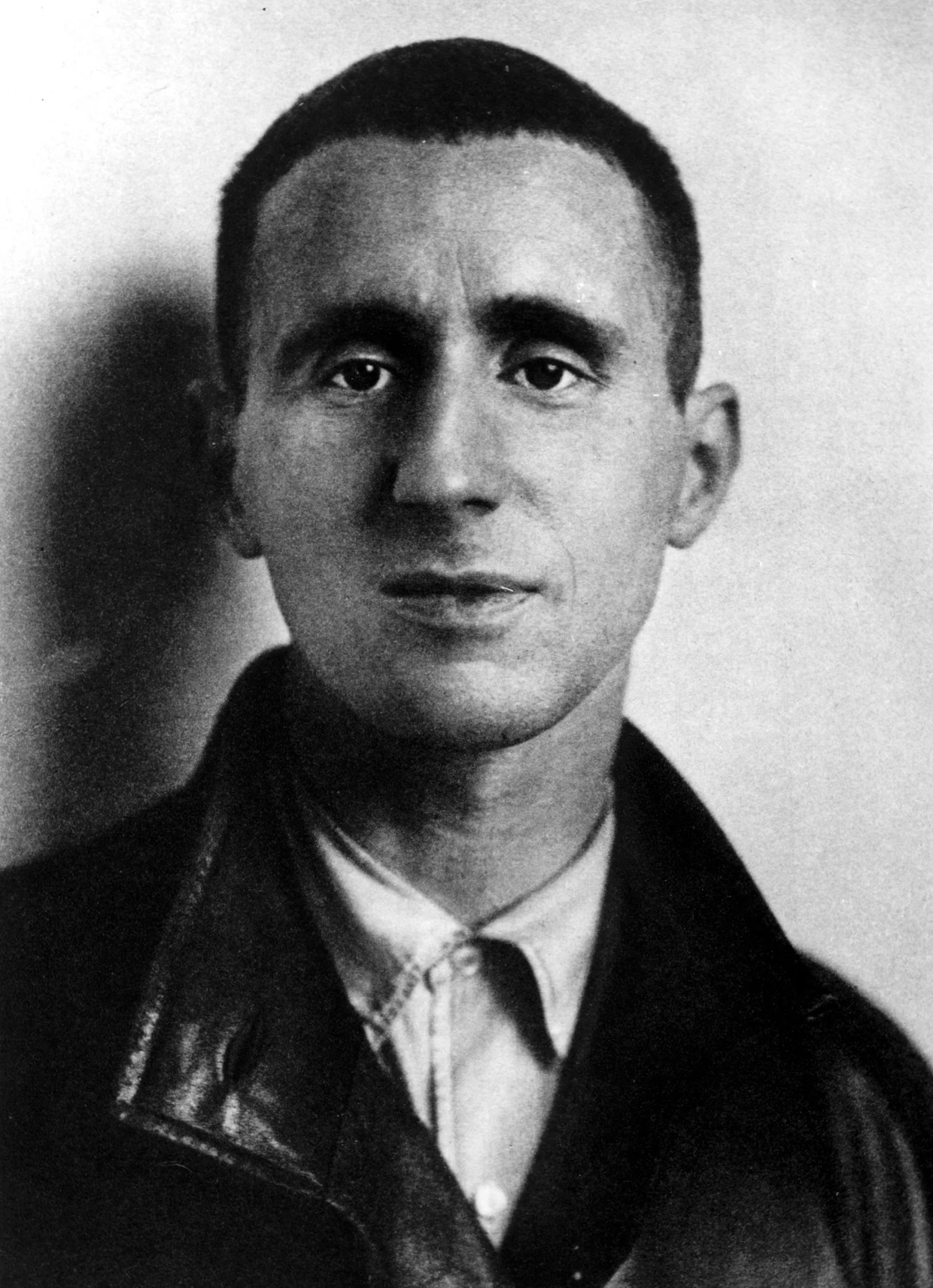Bertolt Brecht (1898 bis 1956) war unter anderem in Prag, Wien, Dänemark, Schweden und den USA im Exil - und hatte fast überall Affären.