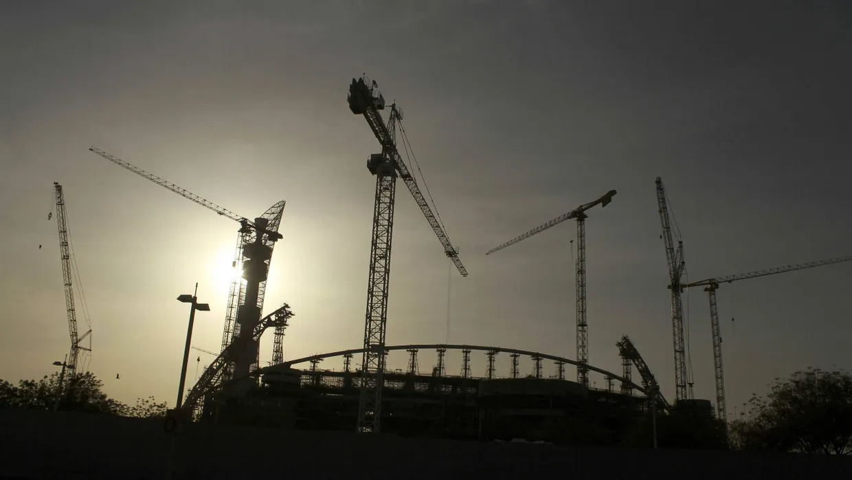 Hier entsteht das Khalifa-Stadium in Qatar. Doch unter welchen Bedingungen?