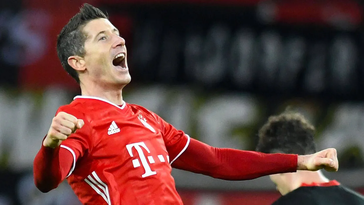 Wohl dem, der einen Weltfußballer hat: Robert Lewandowski trifft doppelt in Leverkusen.