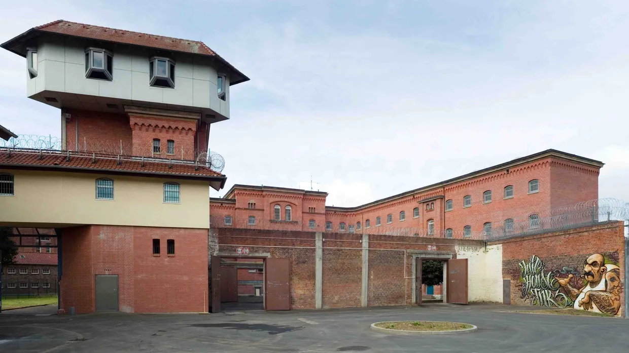 Hinter Mauern und Gittern: In der Elwe, einem früheren Gefängnis, können während der Documenta Gäste logieren.