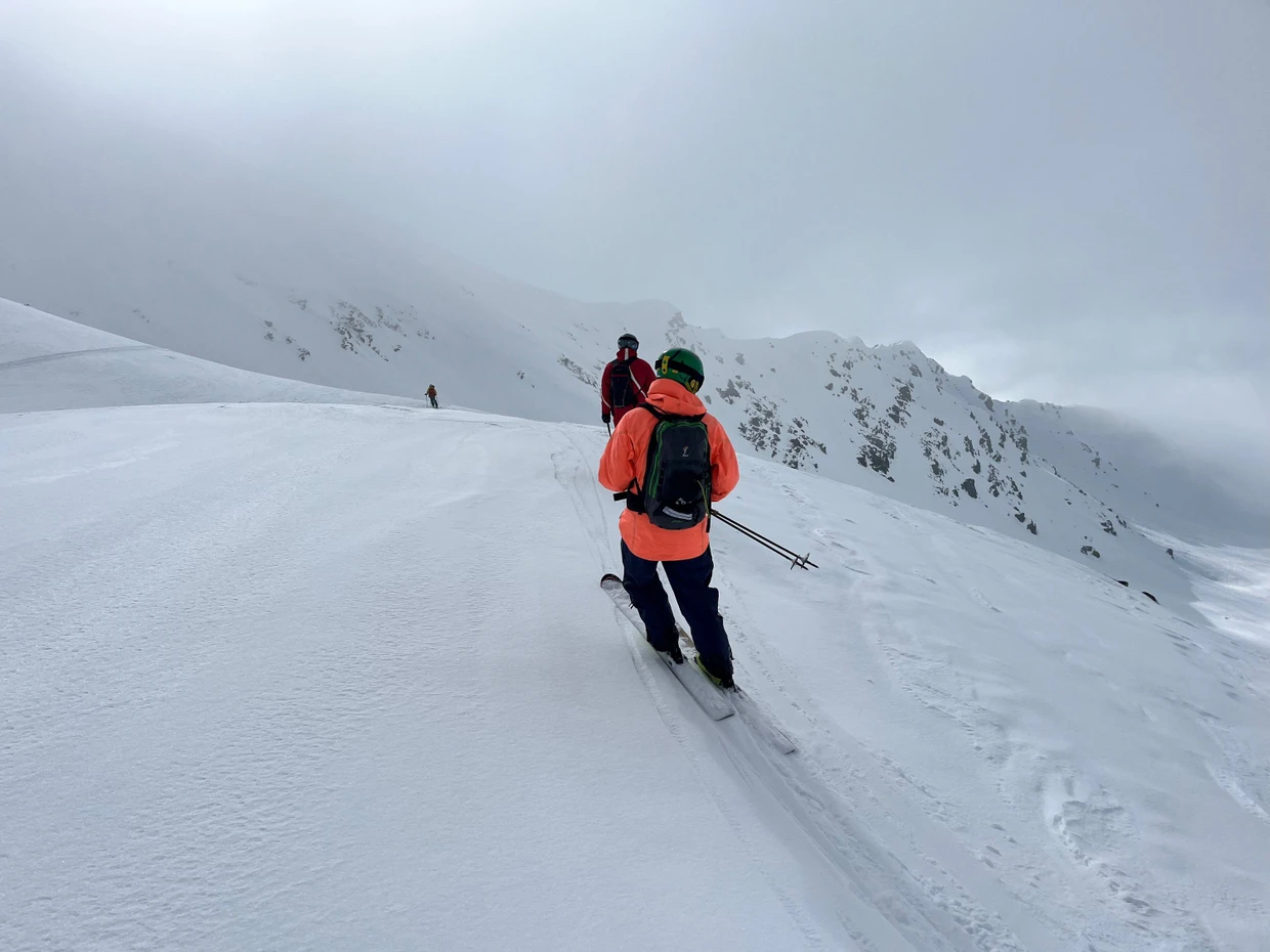 Lagen ändern sich schnell, Skiguides antizipieren das.