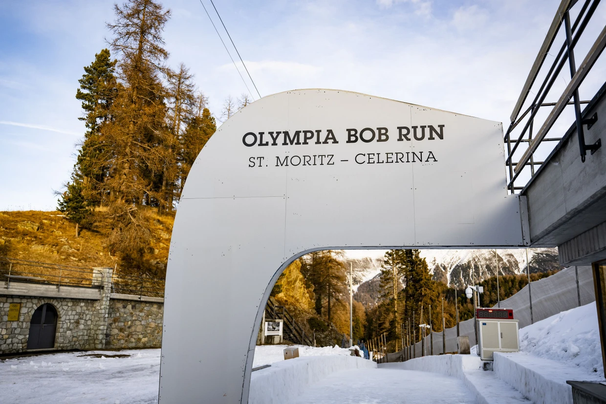 Die einzige Natureisbahn der Welt in St. Moritz ist eine Skulptur aus Schnee, Wasser und Kälte.