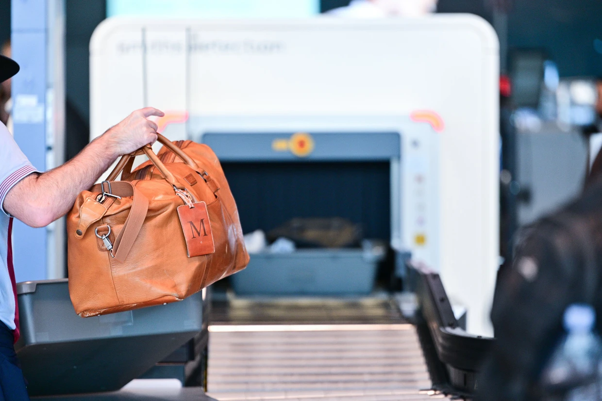 Getränke in der Tasche lassen: CT-Scanner am Flughafen.
