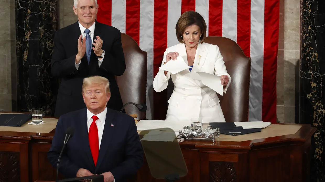 Präsident Trump mit Vizepräsident Mike Pence (l.) und der demokratischen Vorsitzenden des Repräsentantenhauses Nancy Pelosi: Über den Zustand der amerikanischen Politik braucht man sich keine Illusionen mehr machen.
