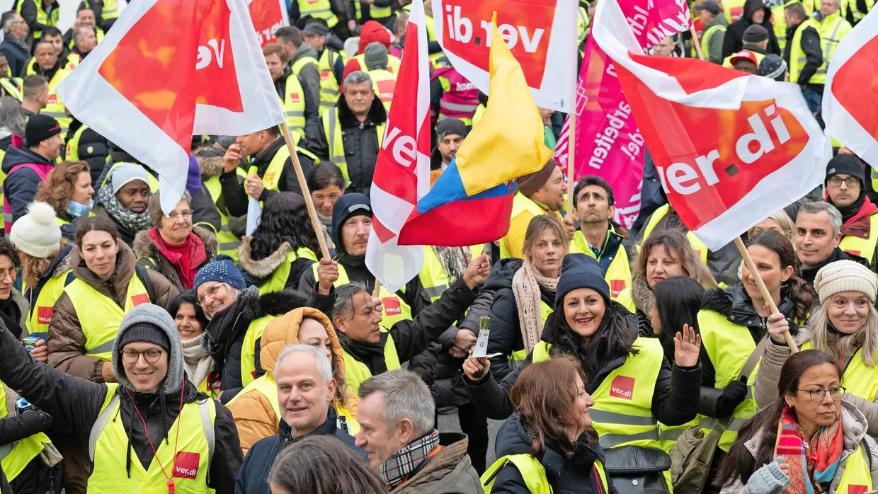 Gut gelaunt: Streik der Bediensteten der Luftsicherheit und der Bodenverkehrsdienste am Flughafen Frankfurt