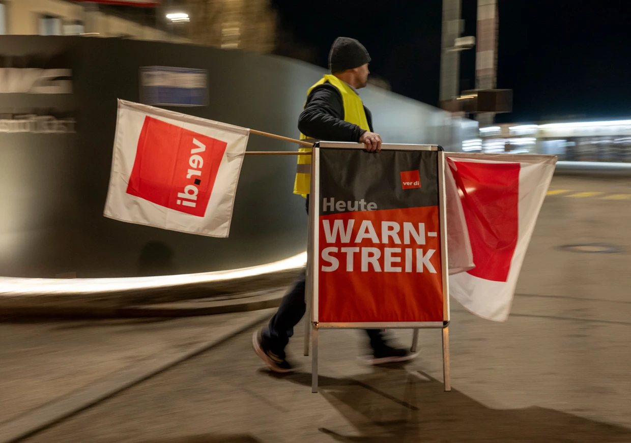 Wer kann, sollte lieber zu Hause bleiben: Verdi legt den öffentlichen Nahverkehr vielerorts lahm.