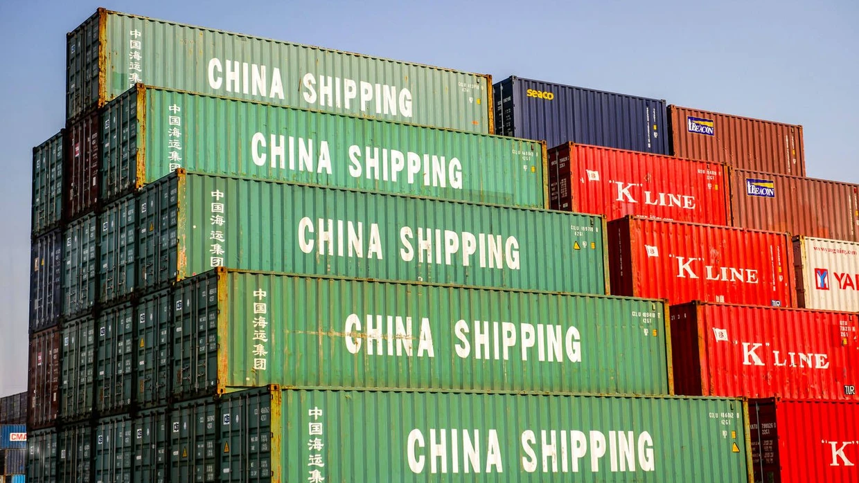 Im Containerhafen von Schanghai