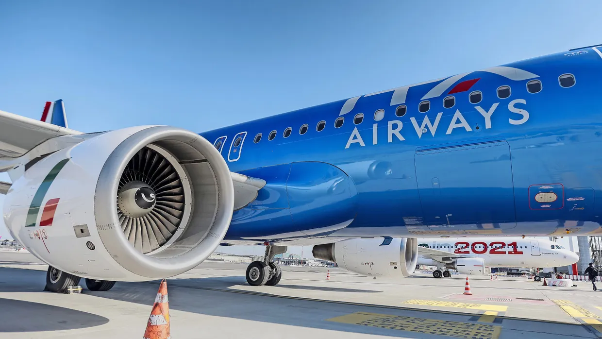 Blauer Flieger, blauer Himmel: Um Ita Airways droht ein Zweikampf.