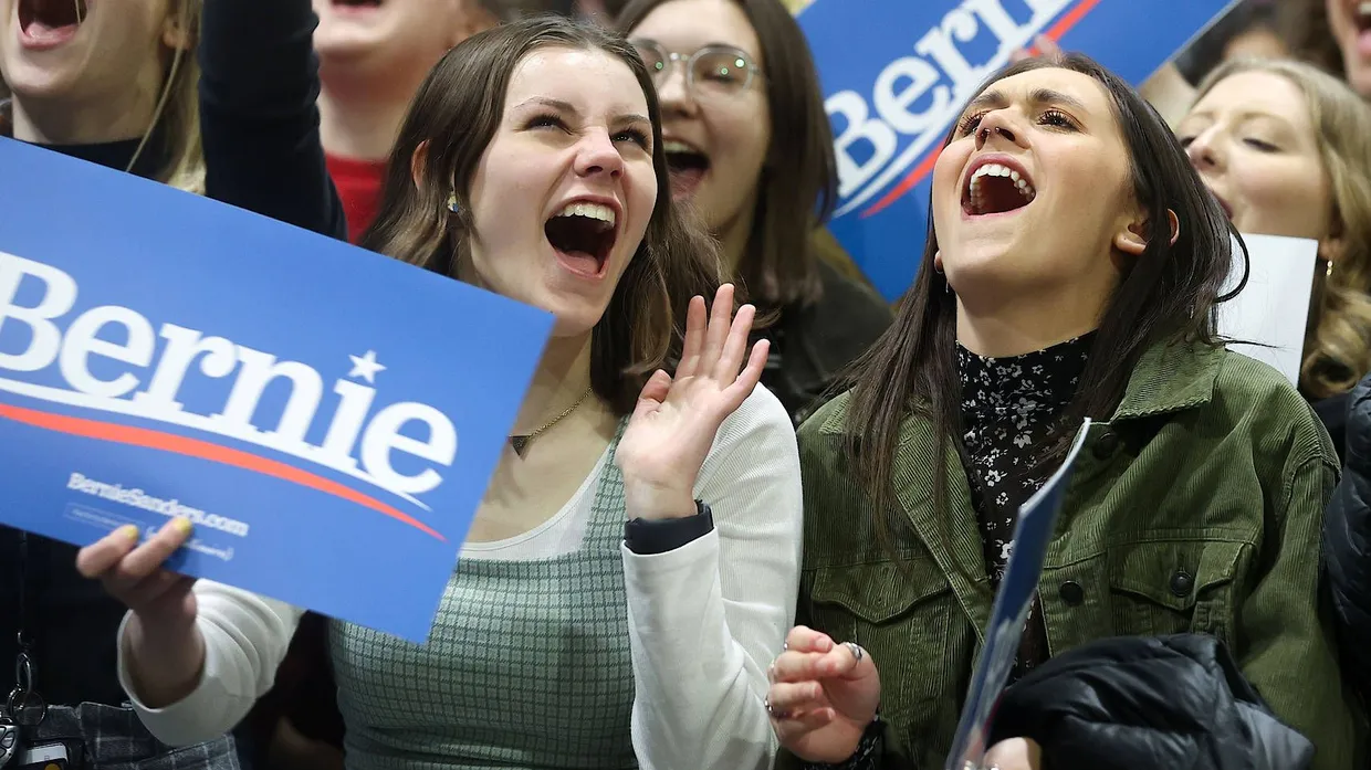 Wahlkampfveranstaltung oder Pop-Konzert? Diese jungen Frauen aus St. Paul, Minnesota hat Bernie Sanders in Ekstase versetzt.