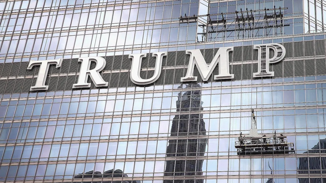Der republikanische Präsidentschaftskandidat Donald Trump verdienst viel Geld mit seinem Namen.