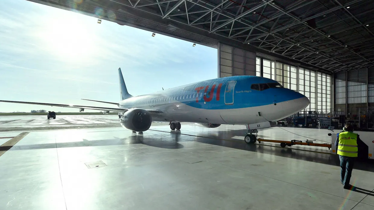 Im Hangar: Ein Flugzeug des Reisekonzerns TUI