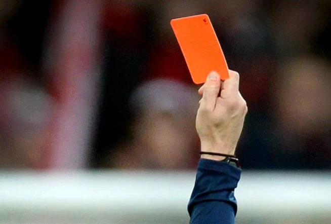 Der Fußball ist kein rechtsfreier Raum: Normdurchsetzende Personen müssen geschützt werden.