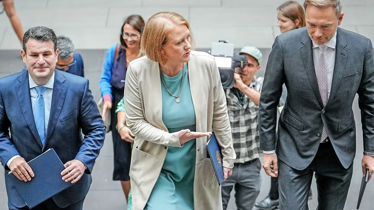 Das Gesetz, das niemals kam: Im August 2023 stellten Sozialminister Heil, Familienministerin Paus und Finanzminister Lindner ihre Einigung zur Kindergrundsicherung vor – das Gesetz versandete danach im Bundestag.