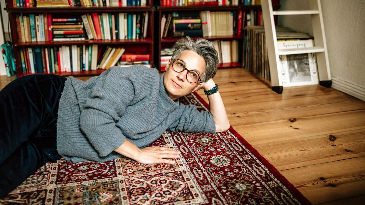 Stefanie de Velasco schreibt Romane und Essays – und die Kolumne „Midlife-Crisis“ auf FAZ.NET. Sie lebt mit ihrem Hund in Berlin.