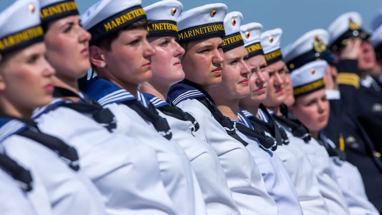 Wehrpflicht für alle? Diese Frauen und Männer an der Marinetechnikschule in Parow sind freiwillig bei der Bundeswehr