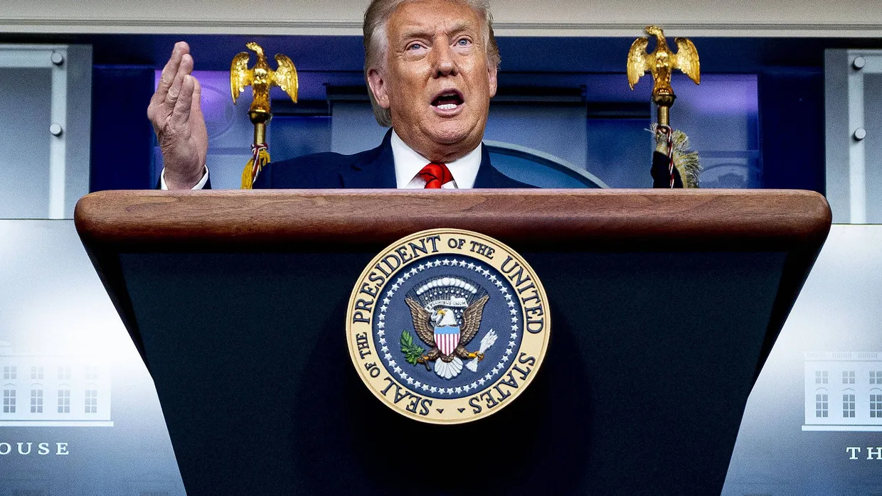 Präsident Donald Trump hält eine Pressekonferenz im Weißen Haus.
