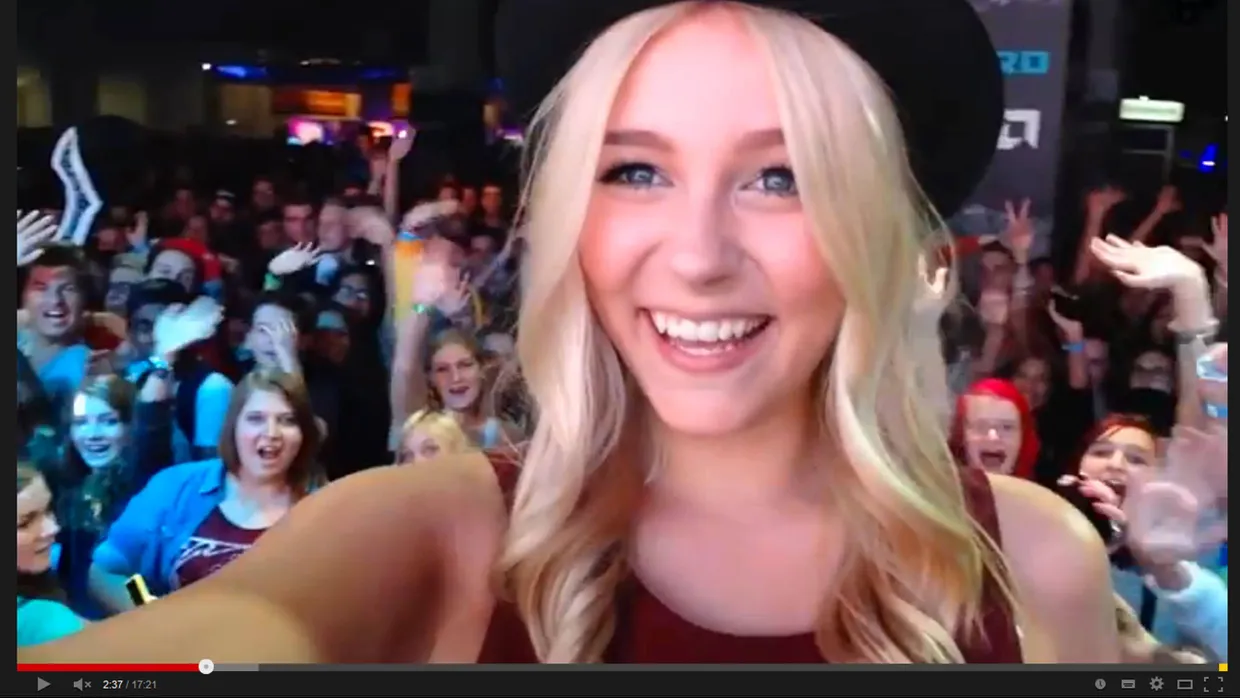 Später musste die Feuerwehr sie vor ihren Fans schützen: Dagi Bee vor ein paar Tagen auf den Videodays in Köln.