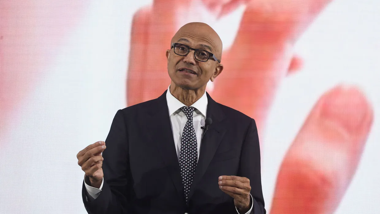 Satya Nadella pumpt Milliarden in den KI-Ausbau.