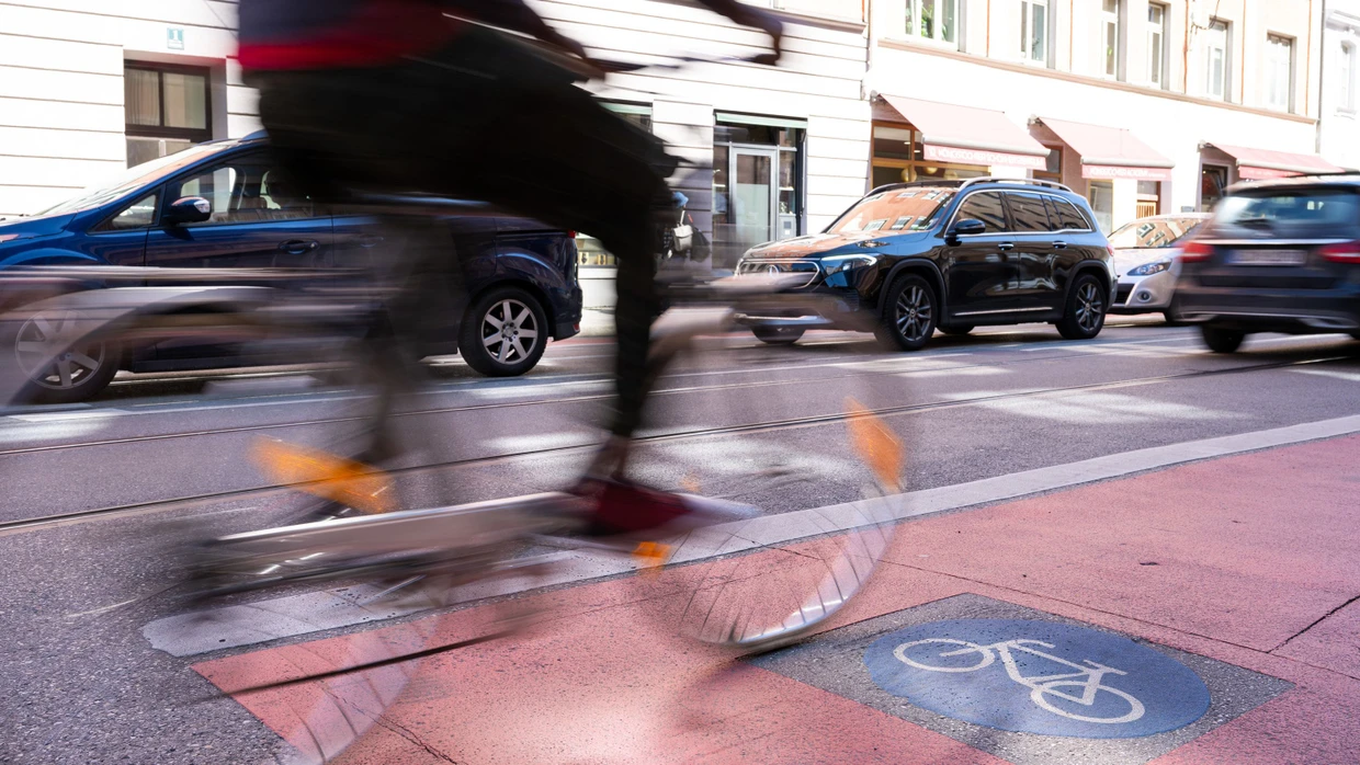 Trotz eigener Spuren: Fahrradfahrer in der Großstadt leben gefährlich