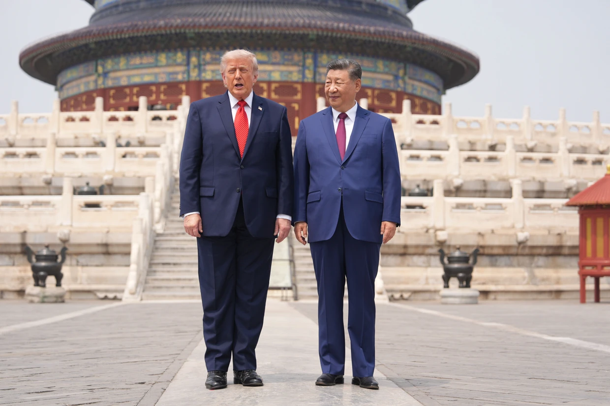 US-Präsident Donald Trump und der chinesische Präsident Xi Jinping posieren vor dem Himmelstempel.