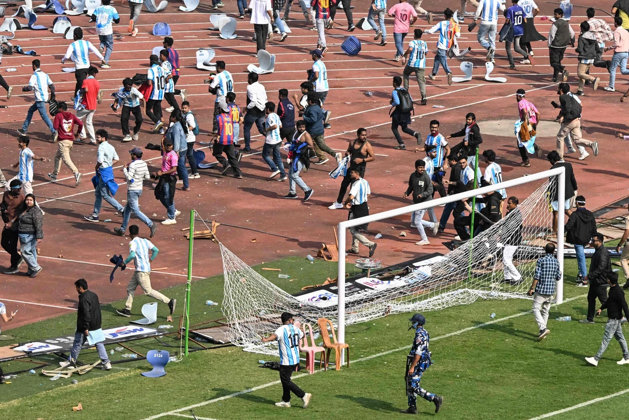 Unübersichtliche Lage: Sicherheitskräfte versuchen, die Situation in Kolkata unter Kontrolle zu bringen.