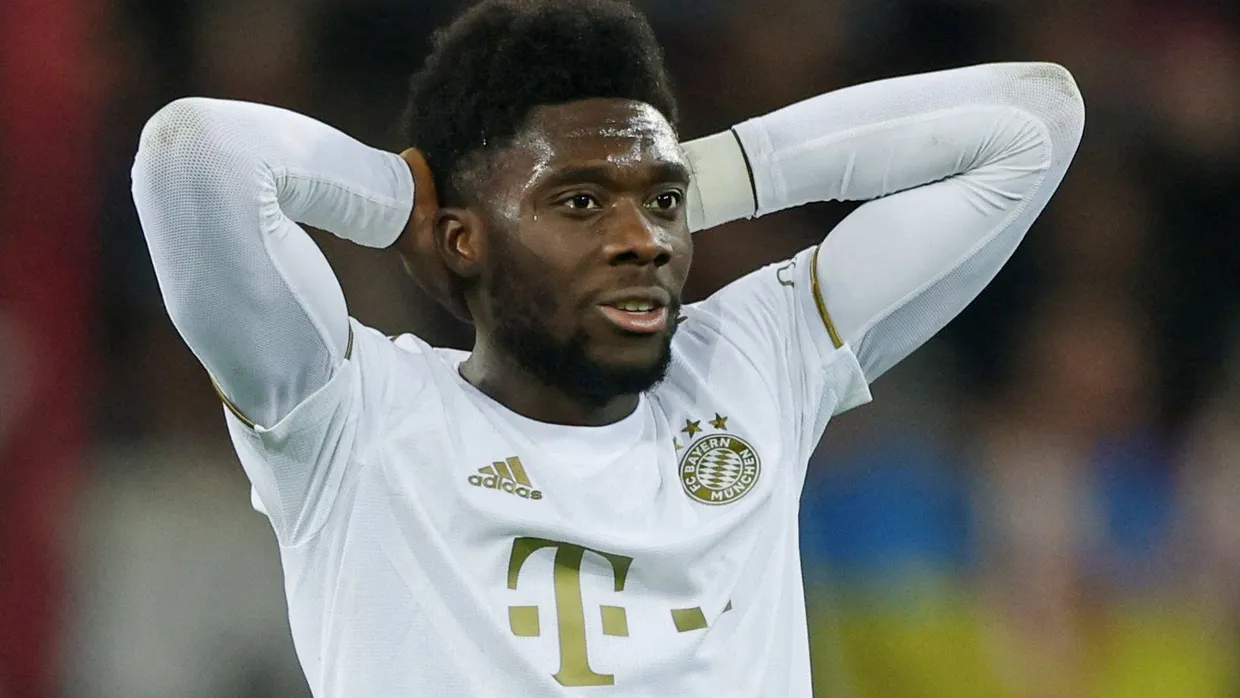 Alphonso Davies kann es nicht fassen.