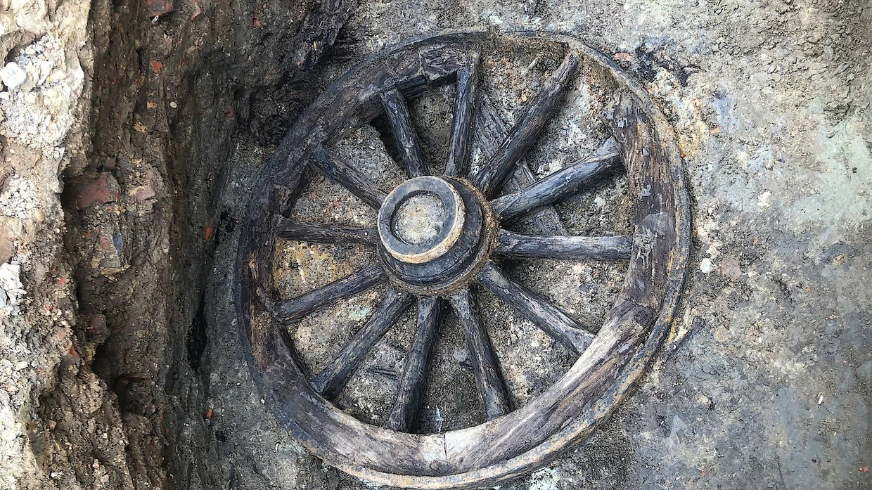 Zeuge des Weltkriegs: Ein über hundert Jahre altes Rad, freigelegt bei den Ausgrabungen in Wijtschate